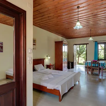 Iliopetra Apart Otel Douliana