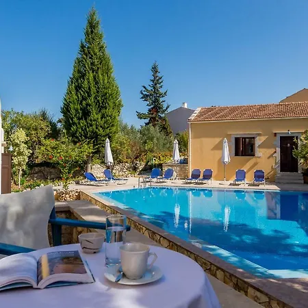 Iliopetra Apart Otel *