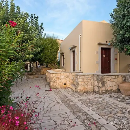 Iliopetra Apart Otel *