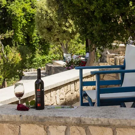 Apart Otel Iliopetra Douliana