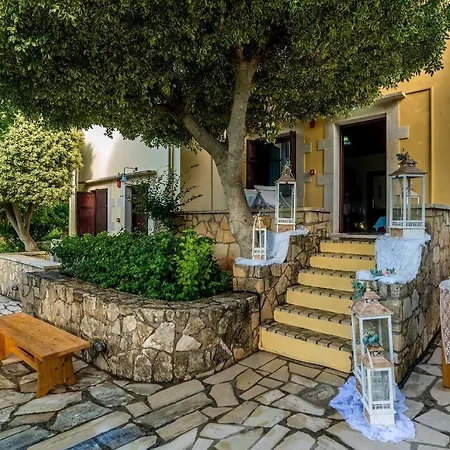 Iliopetra Aparthotel