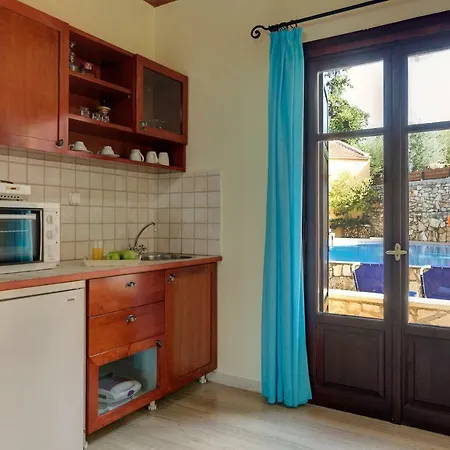 Iliopetra Aparthotel