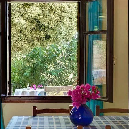 Iliopetra Aparthotel