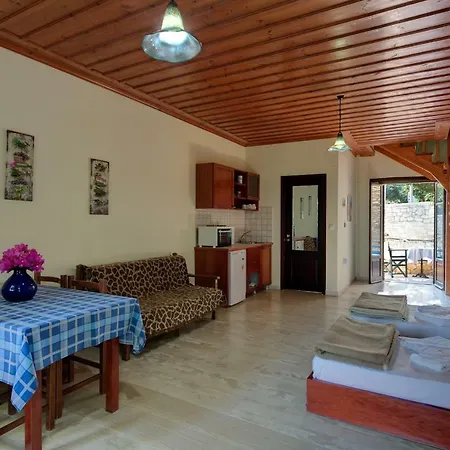 Iliopetra Aparthotel